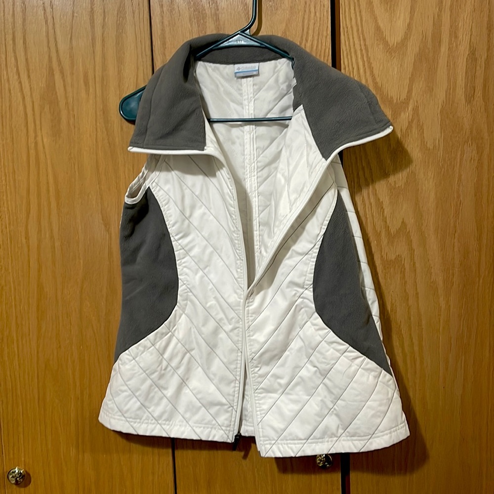 Columbia fleece vest- medium